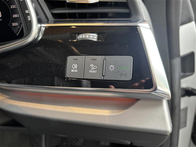 Ｑ８ ５５ＴＦＳＩクワトロ　デビューパッケージラグジュアリ　コンフォートアシスタンスＰＫＧ　パノラマサンルーフ　Ｂａｎｇ＆Ｏｌｕｆｓｅｎ　バーチャルコックピット　ＭＭＩナビ　ＴＶ　全方位カメラ　ＨＤマトリクスＬＥＤ　黒革　エアシート　２０インチＡＷ　エアサス（30枚目）