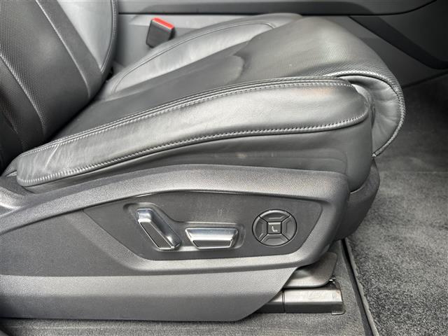Ｑ８ ５５ＴＦＳＩクワトロ　デビューパッケージラグジュアリ　コンフォートアシスタンスＰＫＧ　パノラマサンルーフ　Ｂａｎｇ＆Ｏｌｕｆｓｅｎ　バーチャルコックピット　ＭＭＩナビ　ＴＶ　全方位カメラ　ＨＤマトリクスＬＥＤ　黒革　エアシート　２０インチＡＷ　エアサス（35枚目）