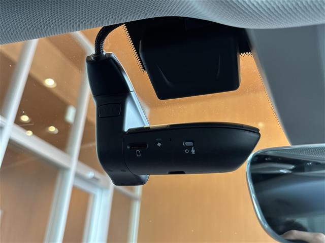 Ｑ８ ５５ＴＦＳＩクワトロ　デビューパッケージラグジュアリ　コンフォートアシスタンスＰＫＧ　パノラマサンルーフ　Ｂａｎｇ＆Ｏｌｕｆｓｅｎ　バーチャルコックピット　ＭＭＩナビ　ＴＶ　全方位カメラ　ＨＤマトリクスＬＥＤ　黒革　エアシート　２０インチＡＷ　エアサス（37枚目）