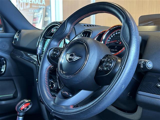 ＭＩＮＩ ジョンクーパーワークス　クロスオーバー　ＡＣＣ　衝突軽減システム　ＨＵＤ　純正ナビ　バックカメラ　レザーダイナミカシート　シートヒーター　ＬＥＤヘッドライト　オートライト　１９インチＡＷ　コンフォートアクセス　パワーバックドア　パドルシフト（5枚目）