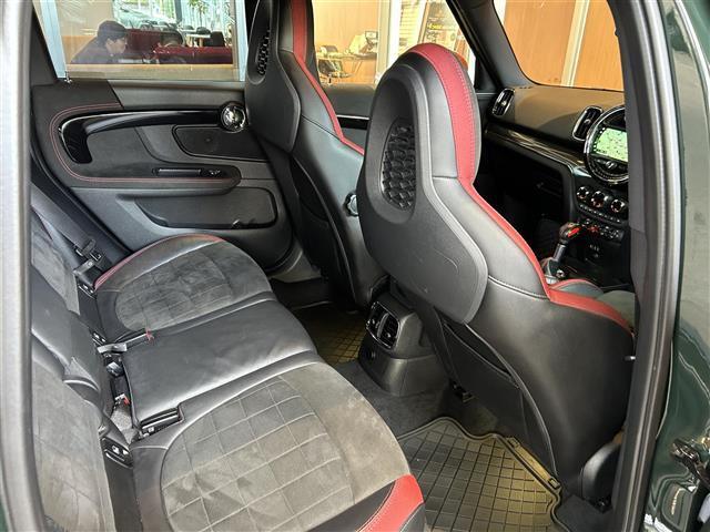 ＭＩＮＩ ジョンクーパーワークス　クロスオーバー　ＡＣＣ　衝突軽減システム　ＨＵＤ　純正ナビ　バックカメラ　レザーダイナミカシート　シートヒーター　ＬＥＤヘッドライト　オートライト　１９インチＡＷ　コンフォートアクセス　パワーバックドア　パドルシフト（8枚目）