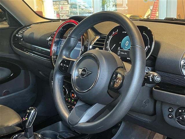 MINI クーパーSD クラブマン クラシック・トリム インテリジェントセーフティ パノラマサンルーフ ApplrCarPlay バックカメラ PDC 黒革シートヒーター パワーシート LEDヘッドライト コンフォートアクセス 18インチAW 前後ドラレコ(5枚目)
