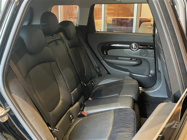 MINI クーパーSD クラブマン クラシック・トリム インテリジェントセーフティ パノラマサンルーフ ApplrCarPlay バックカメラ PDC 黒革シートヒーター パワーシート LEDヘッドライト コンフォートアクセス 18インチAW 前後ドラレコ(11枚目)
