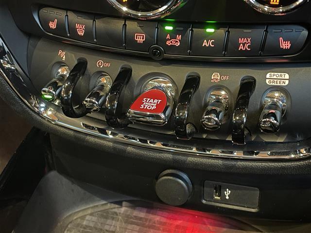 MINI クーパーSD クラブマン クラシック・トリム インテリジェントセーフティ パノラマサンルーフ ApplrCarPlay バックカメラ PDC 黒革シートヒーター パワーシート LEDヘッドライト コンフォートアクセス 18インチAW 前後ドラレコ(18枚目)
