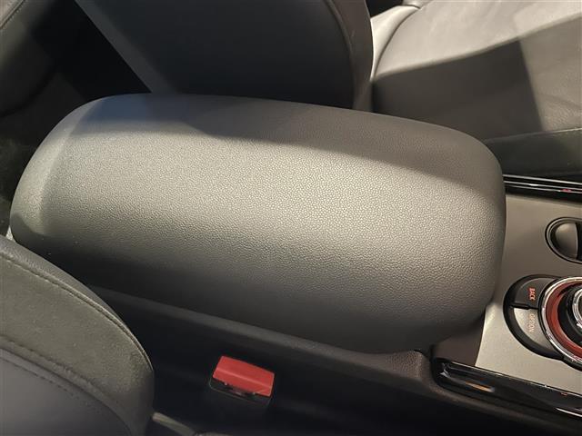 MINI クーパーSD クラブマン クラシック・トリム インテリジェントセーフティ パノラマサンルーフ ApplrCarPlay バックカメラ PDC 黒革シートヒーター パワーシート LEDヘッドライト コンフォートアクセス 18インチAW 前後ドラレコ(23枚目)