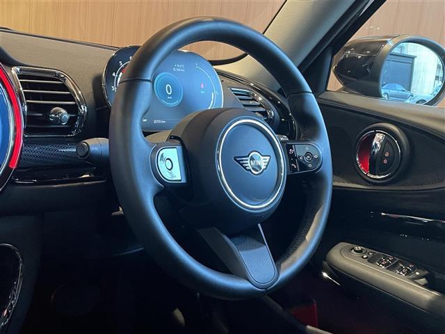 MINI クーパーSD クラブマン クラシック・トリム インテリジェントセーフティ パノラマサンルーフ ApplrCarPlay バックカメラ PDC 黒革シートヒーター パワーシート LEDヘッドライト コンフォートアクセス 18インチAW 前後ドラレコ(26枚目)