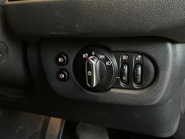 MINI クーパーSD クラブマン クラシック・トリム インテリジェントセーフティ パノラマサンルーフ ApplrCarPlay バックカメラ PDC 黒革シートヒーター パワーシート LEDヘッドライト コンフォートアクセス 18インチAW 前後ドラレコ(33枚目)