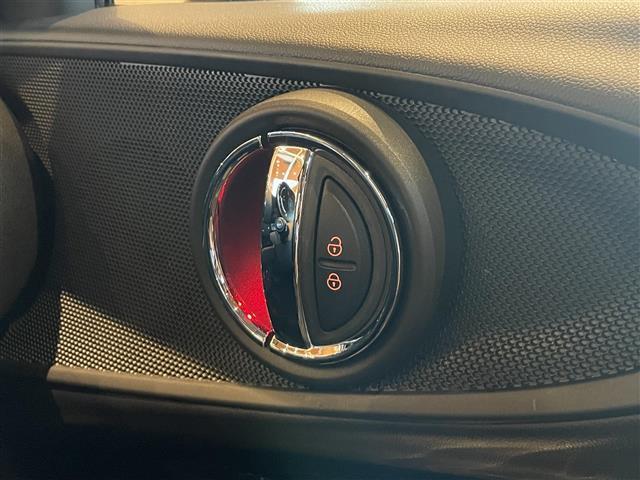MINI クーパーSD クラブマン クラシック・トリム インテリジェントセーフティ パノラマサンルーフ ApplrCarPlay バックカメラ PDC 黒革シートヒーター パワーシート LEDヘッドライト コンフォートアクセス 18インチAW 前後ドラレコ(34枚目)