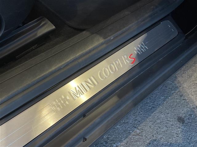 MINI クーパーSD クラブマン クラシック・トリム インテリジェントセーフティ パノラマサンルーフ ApplrCarPlay バックカメラ PDC 黒革シートヒーター パワーシート LEDヘッドライト コンフォートアクセス 18インチAW 前後ドラレコ(37枚目)