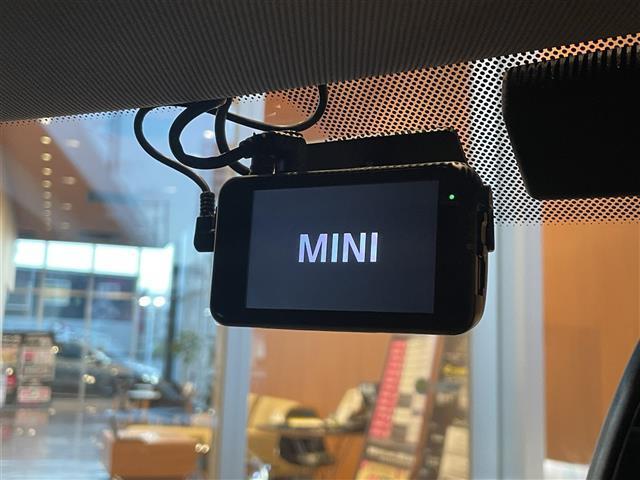 MINI クーパーSD クラブマン クラシック・トリム インテリジェントセーフティ パノラマサンルーフ ApplrCarPlay バックカメラ PDC 黒革シートヒーター パワーシート LEDヘッドライト コンフォートアクセス 18インチAW 前後ドラレコ(40枚目)