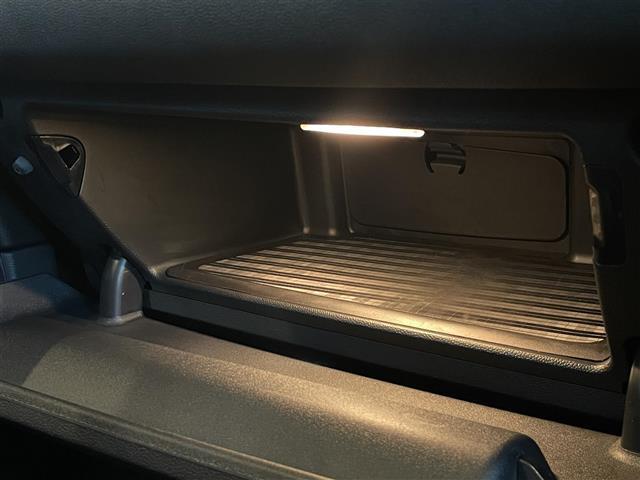 MINI クーパーSD クラブマン クラシック・トリム インテリジェントセーフティ パノラマサンルーフ ApplrCarPlay バックカメラ PDC 黒革シートヒーター パワーシート LEDヘッドライト コンフォートアクセス 18インチAW 前後ドラレコ(44枚目)