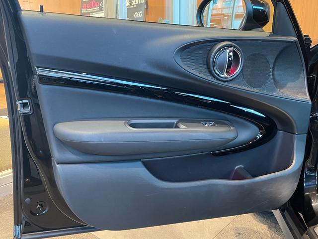 MINI クーパーSD クラブマン クラシック・トリム インテリジェントセーフティ パノラマサンルーフ ApplrCarPlay バックカメラ PDC 黒革シートヒーター パワーシート LEDヘッドライト コンフォートアクセス 18インチAW 前後ドラレコ(54枚目)