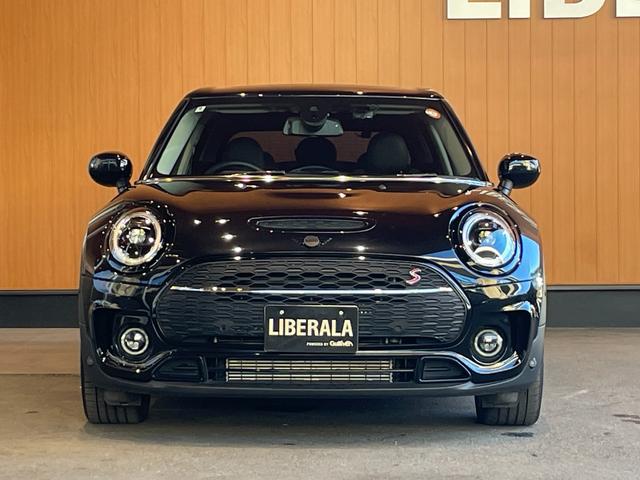 MINI クーパーSD クラブマン クラシック・トリム インテリジェントセーフティ パノラマサンルーフ ApplrCarPlay バックカメラ PDC 黒革シートヒーター パワーシート LEDヘッドライト コンフォートアクセス 18インチAW 前後ドラレコ(61枚目)