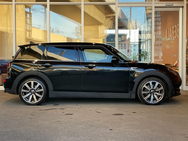 MINI クーパーSD クラブマン クラシック・トリム インテリジェントセーフティ パノラマサンルーフ ApplrCarPlay バックカメラ PDC 黒革シートヒーター パワーシート LEDヘッドライト コンフォートアクセス 18インチAW 前後ドラレコ(63枚目)