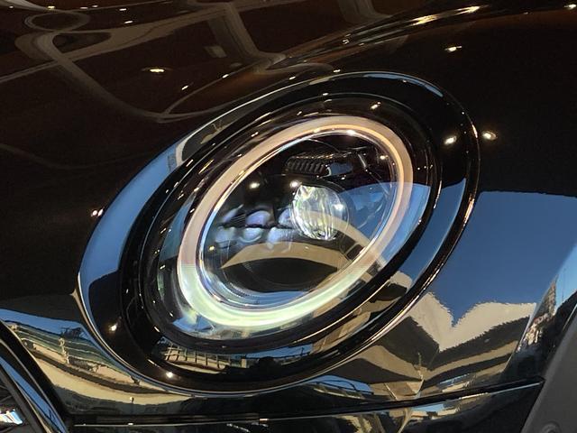 MINI クーパーSD クラブマン クラシック・トリム インテリジェントセーフティ パノラマサンルーフ ApplrCarPlay バックカメラ PDC 黒革シートヒーター パワーシート LEDヘッドライト コンフォートアクセス 18インチAW 前後ドラレコ(70枚目)