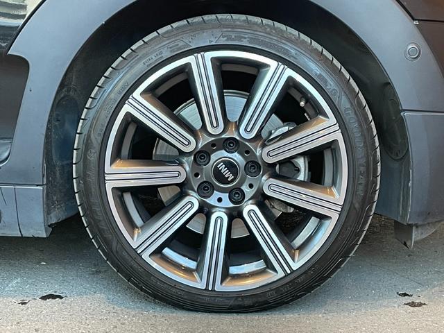 MINI クーパーSD クラブマン クラシック・トリム インテリジェントセーフティ パノラマサンルーフ ApplrCarPlay バックカメラ PDC 黒革シートヒーター パワーシート LEDヘッドライト コンフォートアクセス 18インチAW 前後ドラレコ(71枚目)