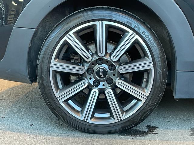 MINI クーパーSD クラブマン クラシック・トリム インテリジェントセーフティ パノラマサンルーフ ApplrCarPlay バックカメラ PDC 黒革シートヒーター パワーシート LEDヘッドライト コンフォートアクセス 18インチAW 前後ドラレコ(72枚目)