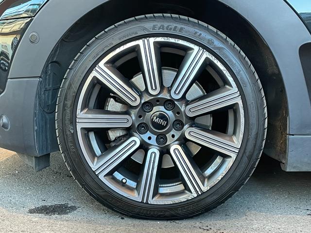 MINI クーパーSD クラブマン クラシック・トリム インテリジェントセーフティ パノラマサンルーフ ApplrCarPlay バックカメラ PDC 黒革シートヒーター パワーシート LEDヘッドライト コンフォートアクセス 18インチAW 前後ドラレコ(73枚目)