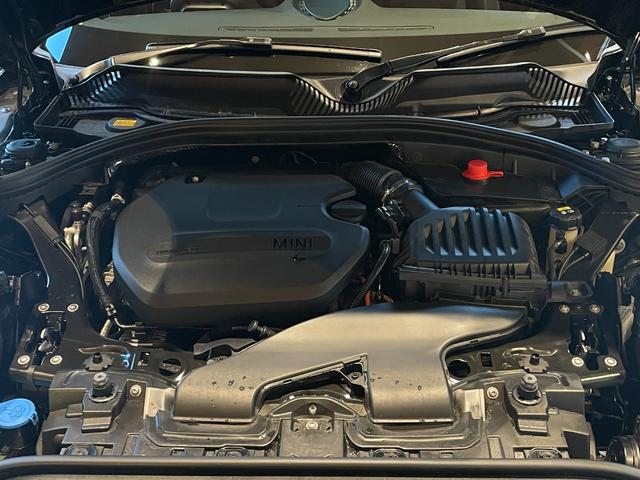 MINI クーパーSD クラブマン クラシック・トリム インテリジェントセーフティ パノラマサンルーフ ApplrCarPlay バックカメラ PDC 黒革シートヒーター パワーシート LEDヘッドライト コンフォートアクセス 18インチAW 前後ドラレコ(80枚目)