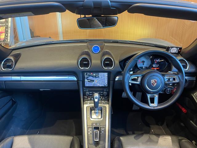 ７１８ボクスター ７１８ボクスターＳ　スポーツクロノＰＫＧ　ＰＡＳＭ　ＢＯＳＥ　純正ナビ　バックカメラ　黒革　シートヒーター　キセノンヘッドライト　オートライト　１９インチＡＷ　センターカラークレスト　スポーツテールパイプ　オートエアコン（4枚目）