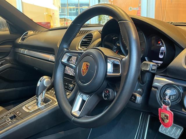 ７１８ボクスター ７１８ボクスターＳ　スポーツクロノＰＫＧ　ＰＡＳＭ　ＢＯＳＥ　純正ナビ　バックカメラ　黒革　シートヒーター　キセノンヘッドライト　オートライト　１９インチＡＷ　センターカラークレスト　スポーツテールパイプ　オートエアコン（5枚目）