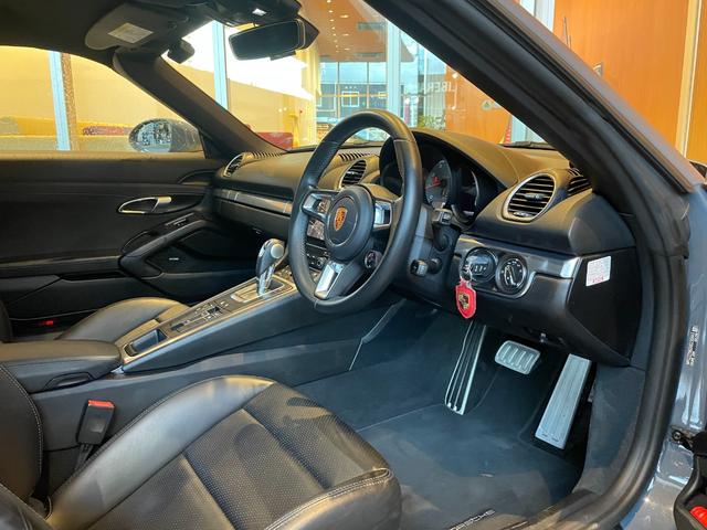７１８ボクスター ７１８ボクスターＳ　スポーツクロノＰＫＧ　ＰＡＳＭ　ＢＯＳＥ　純正ナビ　バックカメラ　黒革　シートヒーター　キセノンヘッドライト　オートライト　１９インチＡＷ　センターカラークレスト　スポーツテールパイプ　オートエアコン（6枚目）