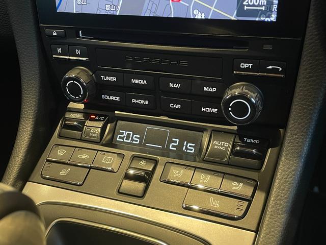７１８ボクスター ７１８ボクスターＳ　スポーツクロノＰＫＧ　ＰＡＳＭ　ＢＯＳＥ　純正ナビ　バックカメラ　黒革　シートヒーター　キセノンヘッドライト　オートライト　１９インチＡＷ　センターカラークレスト　スポーツテールパイプ　オートエアコン（14枚目）