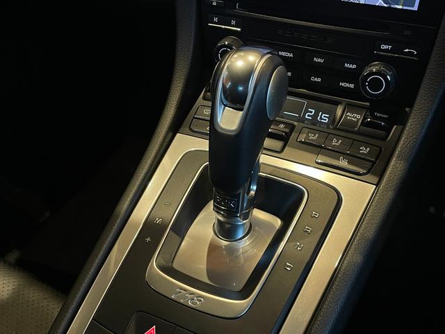 ７１８ボクスター ７１８ボクスターＳ　スポーツクロノＰＫＧ　ＰＡＳＭ　ＢＯＳＥ　純正ナビ　バックカメラ　黒革　シートヒーター　キセノンヘッドライト　オートライト　１９インチＡＷ　センターカラークレスト　スポーツテールパイプ　オートエアコン（15枚目）