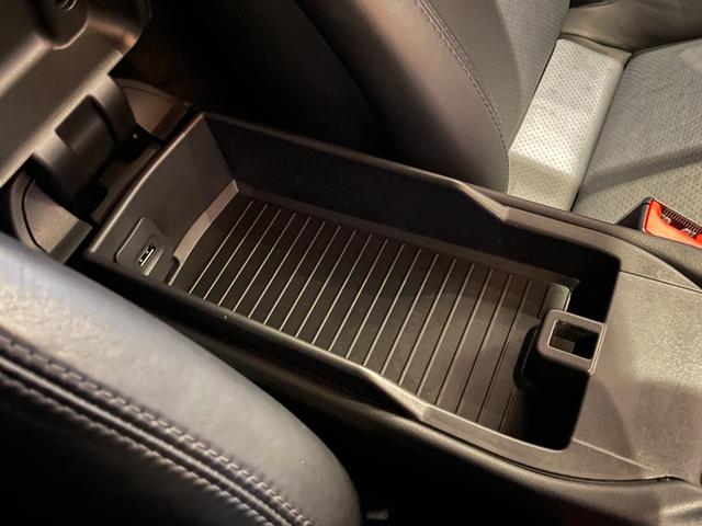 ７１８ボクスター ７１８ボクスターＳ　スポーツクロノＰＫＧ　ＰＡＳＭ　ＢＯＳＥ　純正ナビ　バックカメラ　黒革　シートヒーター　キセノンヘッドライト　オートライト　１９インチＡＷ　センターカラークレスト　スポーツテールパイプ　オートエアコン（18枚目）