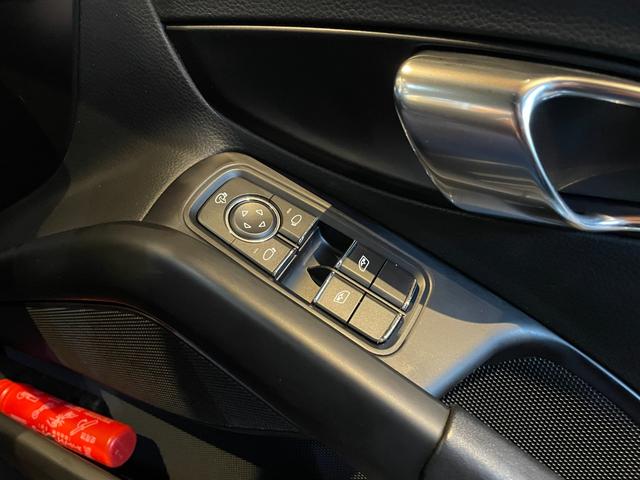 ７１８ボクスター ７１８ボクスターＳ　スポーツクロノＰＫＧ　ＰＡＳＭ　ＢＯＳＥ　純正ナビ　バックカメラ　黒革　シートヒーター　キセノンヘッドライト　オートライト　１９インチＡＷ　センターカラークレスト　スポーツテールパイプ　オートエアコン（33枚目）