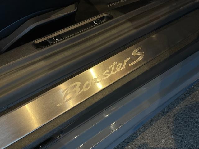 ７１８ボクスター ７１８ボクスターＳ　スポーツクロノＰＫＧ　ＰＡＳＭ　ＢＯＳＥ　純正ナビ　バックカメラ　黒革　シートヒーター　キセノンヘッドライト　オートライト　１９インチＡＷ　センターカラークレスト　スポーツテールパイプ　オートエアコン（36枚目）