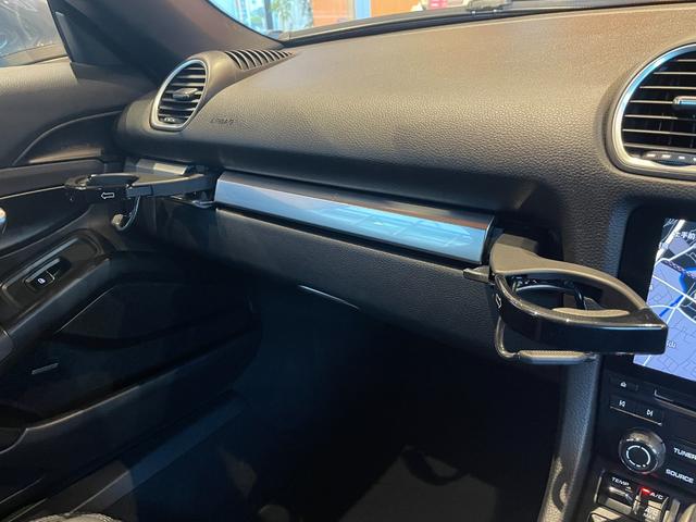 ７１８ボクスター ７１８ボクスターＳ　スポーツクロノＰＫＧ　ＰＡＳＭ　ＢＯＳＥ　純正ナビ　バックカメラ　黒革　シートヒーター　キセノンヘッドライト　オートライト　１９インチＡＷ　センターカラークレスト　スポーツテールパイプ　オートエアコン（40枚目）