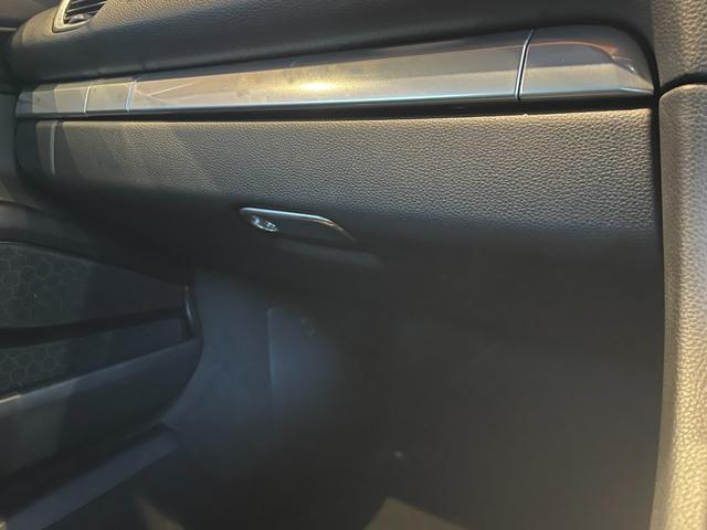 ７１８ボクスター ７１８ボクスターＳ　スポーツクロノＰＫＧ　ＰＡＳＭ　ＢＯＳＥ　純正ナビ　バックカメラ　黒革　シートヒーター　キセノンヘッドライト　オートライト　１９インチＡＷ　センターカラークレスト　スポーツテールパイプ　オートエアコン（41枚目）