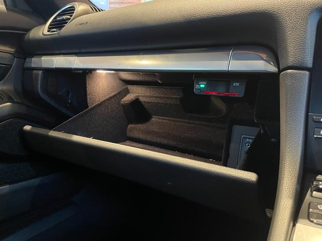 ７１８ボクスター ７１８ボクスターＳ　スポーツクロノＰＫＧ　ＰＡＳＭ　ＢＯＳＥ　純正ナビ　バックカメラ　黒革　シートヒーター　キセノンヘッドライト　オートライト　１９インチＡＷ　センターカラークレスト　スポーツテールパイプ　オートエアコン（42枚目）
