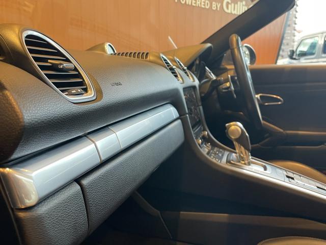 ７１８ボクスター ７１８ボクスターＳ　スポーツクロノＰＫＧ　ＰＡＳＭ　ＢＯＳＥ　純正ナビ　バックカメラ　黒革　シートヒーター　キセノンヘッドライト　オートライト　１９インチＡＷ　センターカラークレスト　スポーツテールパイプ　オートエアコン（50枚目）