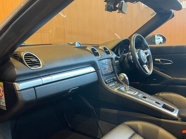 ７１８ボクスター ７１８ボクスターＳ　スポーツクロノＰＫＧ　ＰＡＳＭ　ＢＯＳＥ　純正ナビ　バックカメラ　黒革　シートヒーター　キセノンヘッドライト　オートライト　１９インチＡＷ　センターカラークレスト　スポーツテールパイプ　オートエアコン（51枚目）