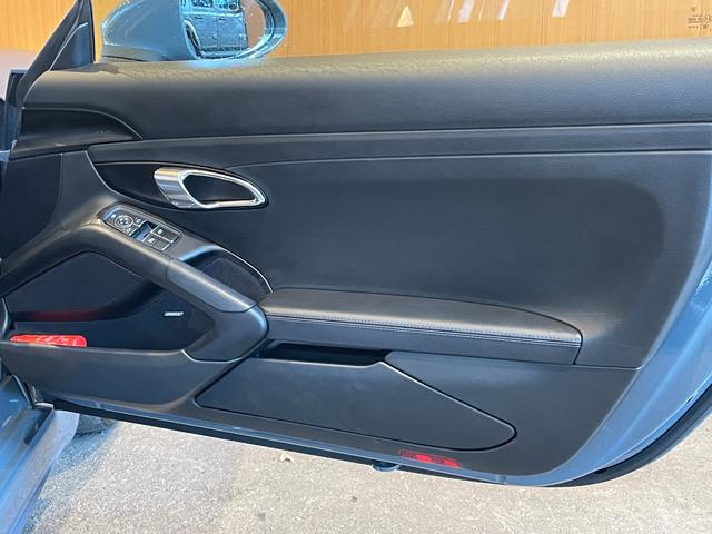 ７１８ボクスター ７１８ボクスターＳ　スポーツクロノＰＫＧ　ＰＡＳＭ　ＢＯＳＥ　純正ナビ　バックカメラ　黒革　シートヒーター　キセノンヘッドライト　オートライト　１９インチＡＷ　センターカラークレスト　スポーツテールパイプ　オートエアコン（53枚目）