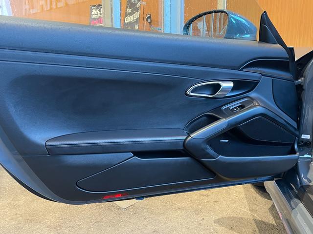 ７１８ボクスター ７１８ボクスターＳ　スポーツクロノＰＫＧ　ＰＡＳＭ　ＢＯＳＥ　純正ナビ　バックカメラ　黒革　シートヒーター　キセノンヘッドライト　オートライト　１９インチＡＷ　センターカラークレスト　スポーツテールパイプ　オートエアコン（54枚目）