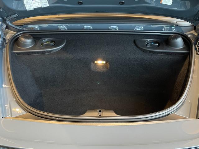 ７１８ボクスター ７１８ボクスターＳ　スポーツクロノＰＫＧ　ＰＡＳＭ　ＢＯＳＥ　純正ナビ　バックカメラ　黒革　シートヒーター　キセノンヘッドライト　オートライト　１９インチＡＷ　センターカラークレスト　スポーツテールパイプ　オートエアコン（56枚目）