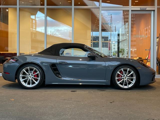 ７１８ボクスター ７１８ボクスターＳ　スポーツクロノＰＫＧ　ＰＡＳＭ　ＢＯＳＥ　純正ナビ　バックカメラ　黒革　シートヒーター　キセノンヘッドライト　オートライト　１９インチＡＷ　センターカラークレスト　スポーツテールパイプ　オートエアコン（59枚目）