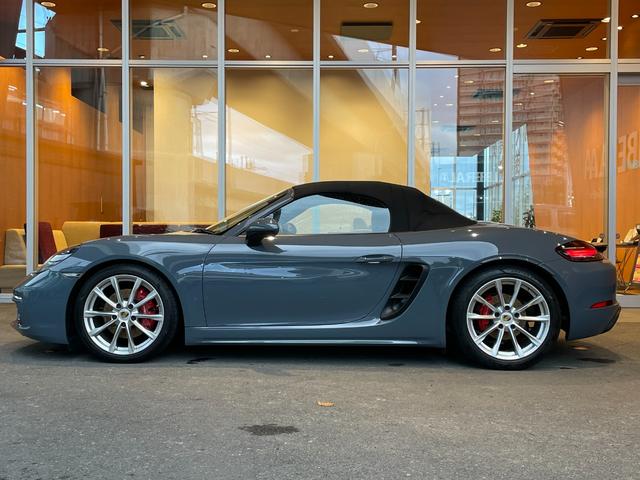 ７１８ボクスター ７１８ボクスターＳ　スポーツクロノＰＫＧ　ＰＡＳＭ　ＢＯＳＥ　純正ナビ　バックカメラ　黒革　シートヒーター　キセノンヘッドライト　オートライト　１９インチＡＷ　センターカラークレスト　スポーツテールパイプ　オートエアコン（60枚目）
