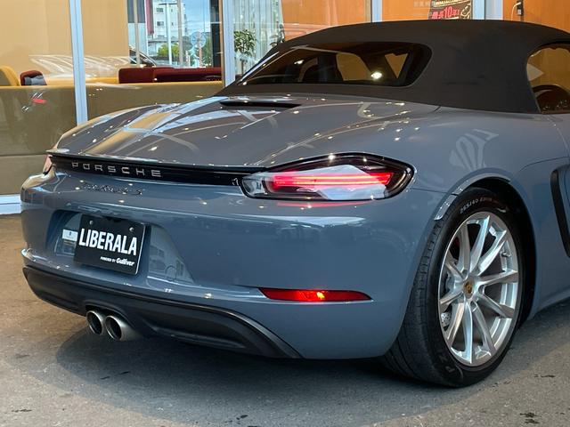 ７１８ボクスター ７１８ボクスターＳ　スポーツクロノＰＫＧ　ＰＡＳＭ　ＢＯＳＥ　純正ナビ　バックカメラ　黒革　シートヒーター　キセノンヘッドライト　オートライト　１９インチＡＷ　センターカラークレスト　スポーツテールパイプ　オートエアコン（76枚目）