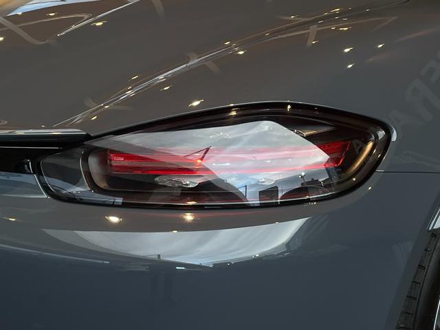 ７１８ボクスター ７１８ボクスターＳ　スポーツクロノＰＫＧ　ＰＡＳＭ　ＢＯＳＥ　純正ナビ　バックカメラ　黒革　シートヒーター　キセノンヘッドライト　オートライト　１９インチＡＷ　センターカラークレスト　スポーツテールパイプ　オートエアコン（77枚目）