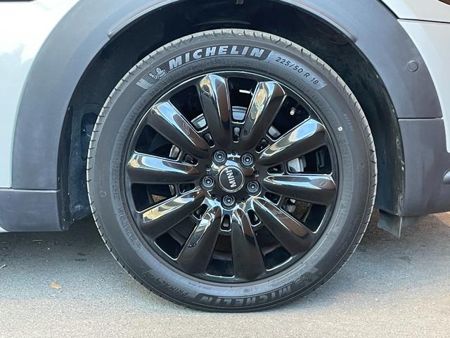 ＭＩＮＩ クーパーＤ　クロスオーバー　エッセンシャル・トリム　ＡＣＣ　衝突軽減システム　車線逸脱警告　純正ナビ　バックカメラ　前後ＰＤＣ　ハーフ革　ＬＥＤヘッドライト　オートライト　ユニオンジャックテール　コンフォートアクセス　パワーバックドア　１８インチＡＷ（68枚目）