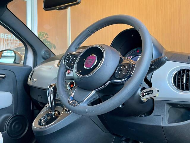 イレジスティービレ　１８５台限定車　ガラスルーフ　ＡｐｐｌｅＣａｒＰｌａｙ　Ｂｅａｔｓサウンドシステム　バックセンサー　ハーフレザーシート　キセノンヘッドライト　１６インチＡＷ　キーレスキー　ＥＴＣ　アイドリングストップ(5枚目)