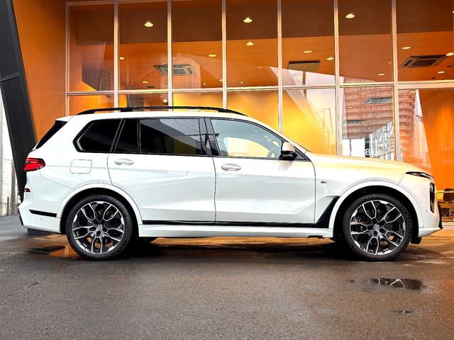Ｘ７ ｘＤｒｉｖｅ　４０ｄ　Ｍスポーツ　Ｍスポーツパッケージプロ　スカイラウンジサンルーフ　２列目コンフォートシート　ＨＵＤ　ｈａｒｍａｎ／ｋａｒｄｏｎ　茶革　エアシート　２２インチＡＷ　Ｍカーボンファイバーインテリア　温冷カップホルダー（67枚目）