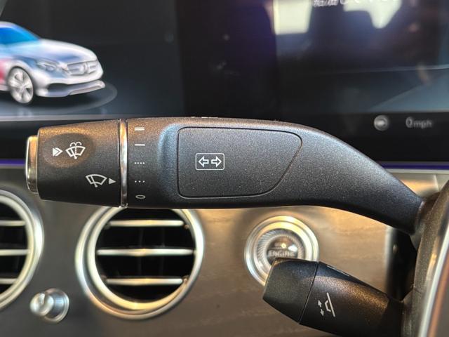 Ｅクラス Ｅ２００　アバンギャルド　スポーツ　レザーエクスクルーシブＰＫＧ　パノラミックスライディングルーフ　レーダーセーフティＰＫＧ　ＨＵＤ　Ｂｕｒｍｅｓｔｅｒ　３６０°カメラ　黒革　シートヒーター　パワーシート　ＬＥＤライト　パワートランク（33枚目）