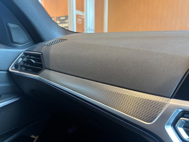 ３シリーズ ３３０ｉ　Ｍスポーツ　コンフォートＰＫＧ　ＡＣＣ　ＬＫＡ　ＬＣＷ　ｉＤｒｉｖｅナビ　トップビュー　黒半革　シートヒーター　パワーシート　ＬＥＤヘッドライト　１９インチＡＷ　コンフォートアクセス　パワートランク　ワンオーナー（42枚目）