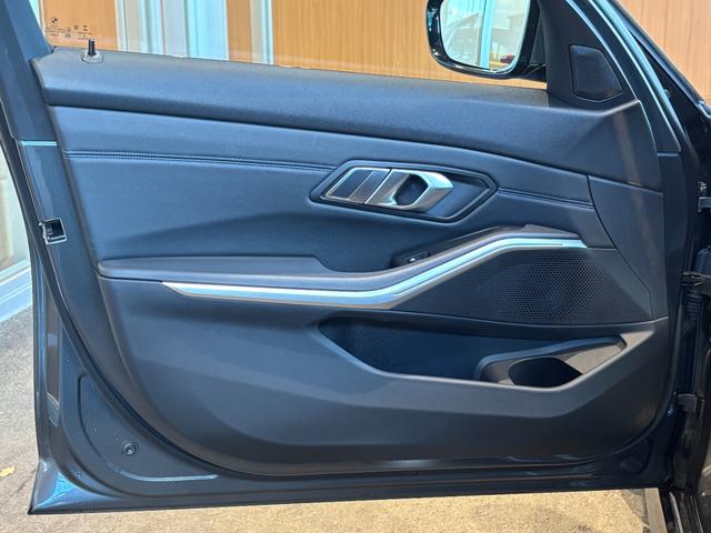 ３シリーズ ３３０ｉ　Ｍスポーツ　コンフォートＰＫＧ　ＡＣＣ　ＬＫＡ　ＬＣＷ　ｉＤｒｉｖｅナビ　トップビュー　黒半革　シートヒーター　パワーシート　ＬＥＤヘッドライト　１９インチＡＷ　コンフォートアクセス　パワートランク　ワンオーナー（53枚目）