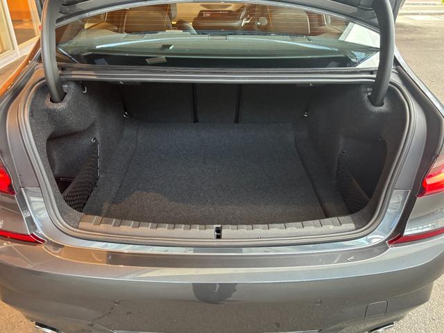３シリーズ ３３０ｉ　Ｍスポーツ　コンフォートＰＫＧ　ＡＣＣ　ＬＫＡ　ＬＣＷ　ｉＤｒｉｖｅナビ　トップビュー　黒半革　シートヒーター　パワーシート　ＬＥＤヘッドライト　１９インチＡＷ　コンフォートアクセス　パワートランク　ワンオーナー（56枚目）